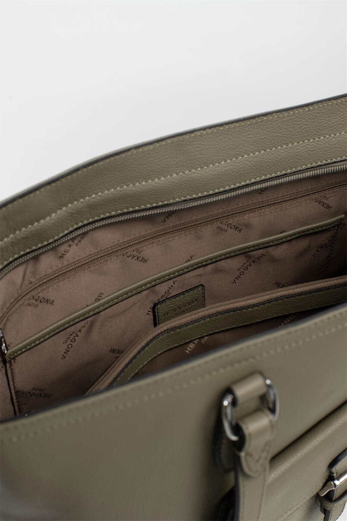 6880222-olive-interieur