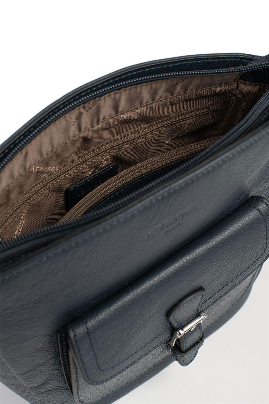 6880227-petrole-interieur