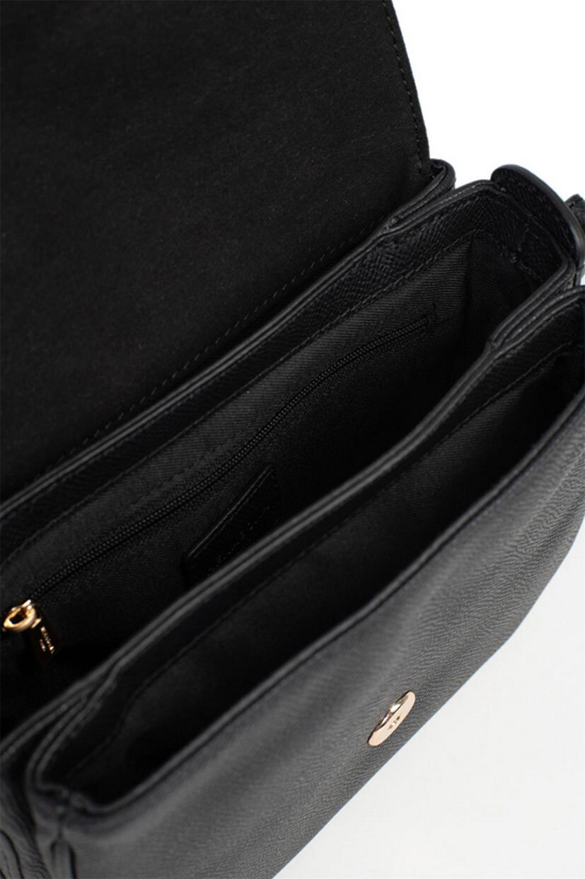 7120246-noir-interieur