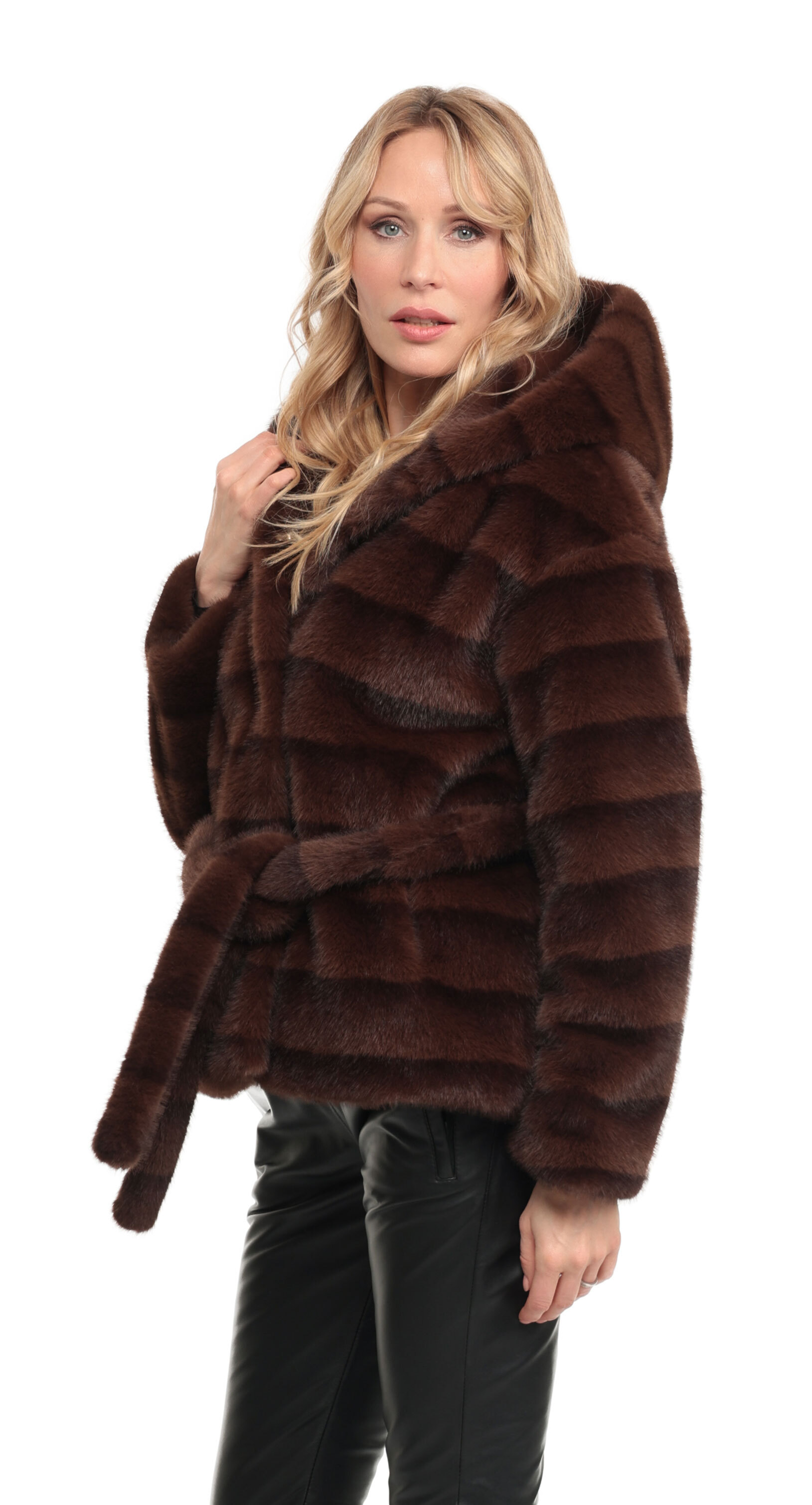 MINK-COURT-MARRON-IMG_1130