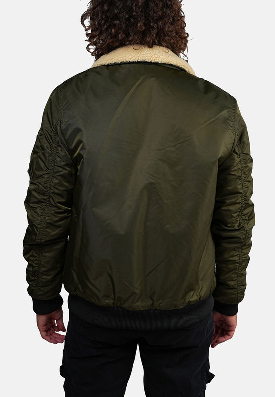 tage-allport-kaki-dos