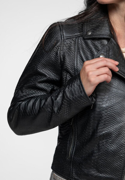 104463-AVA-BLACK_4_-min