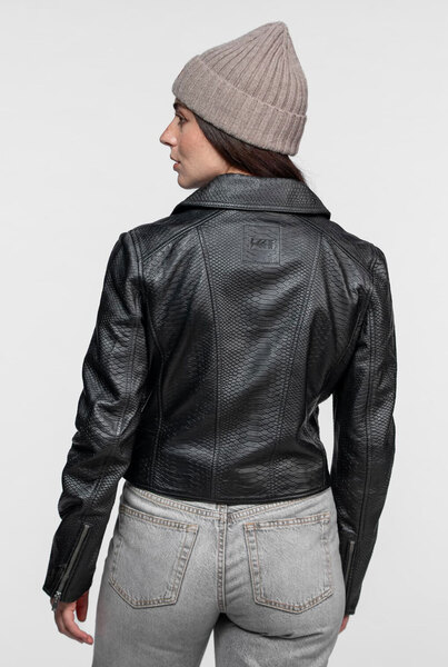 104463-AVA-BLACK_7_-min