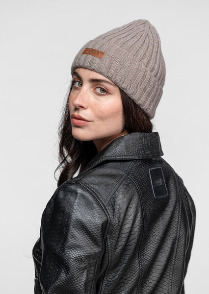 104463-AVA-BLACK_8_-min