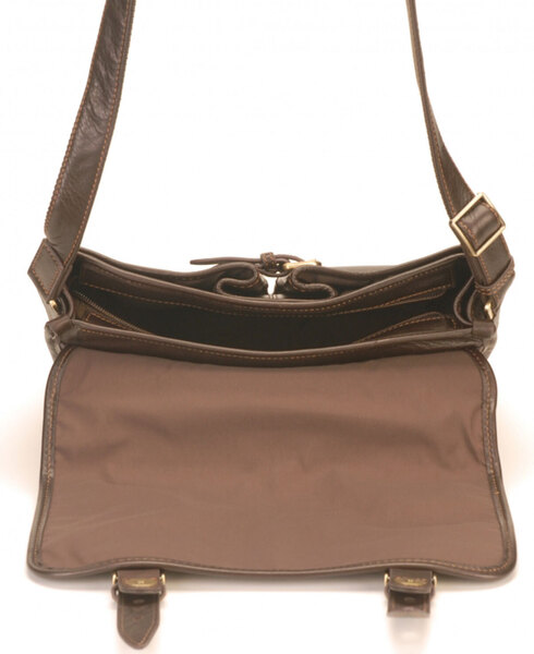 2211-12-chatain-ouvert