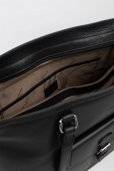 6880222-noir-interieur