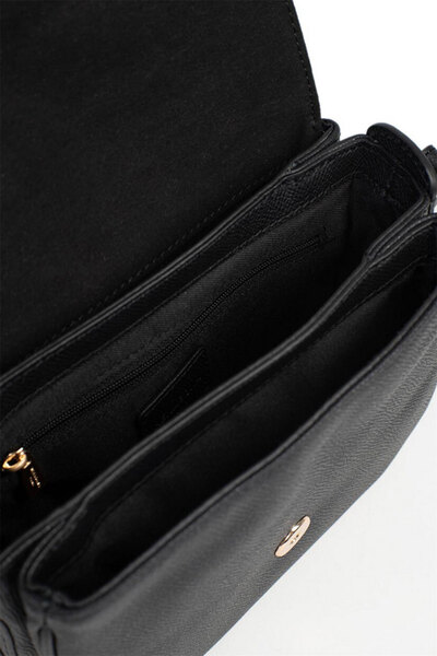 7120246-noir-interieur